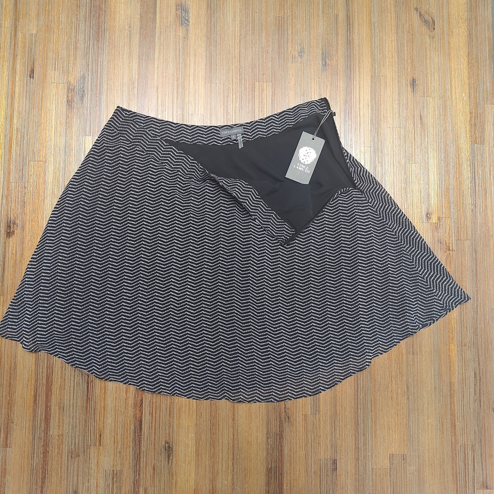 Vince Camuto NWT Black and White Zig-zag Pattern Flowy Skirt